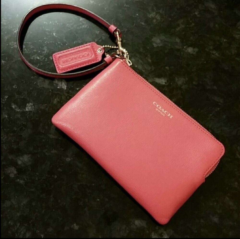 Coach leather cross grain coral wristlet